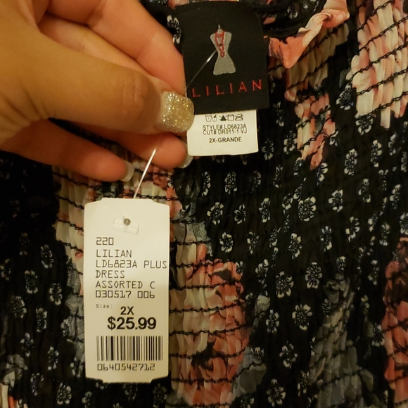 Black floral off the shoulder maxi - Picture 5 of 8